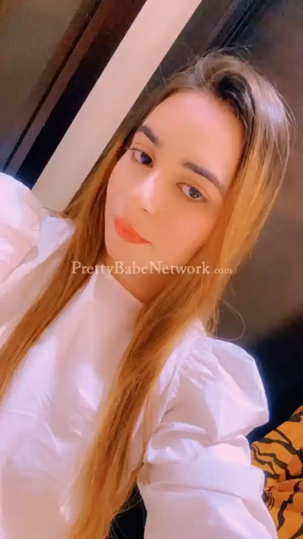 Meet an Independent Housewife Escort Hina from MG Road, Bangalore